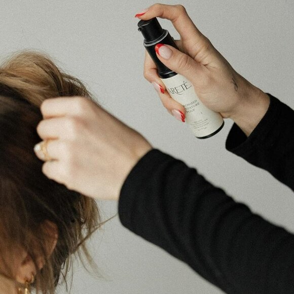 🤍 ARETÉ Micronized Dry Texture Pouf // Spray Powder - Picture 5 of 5